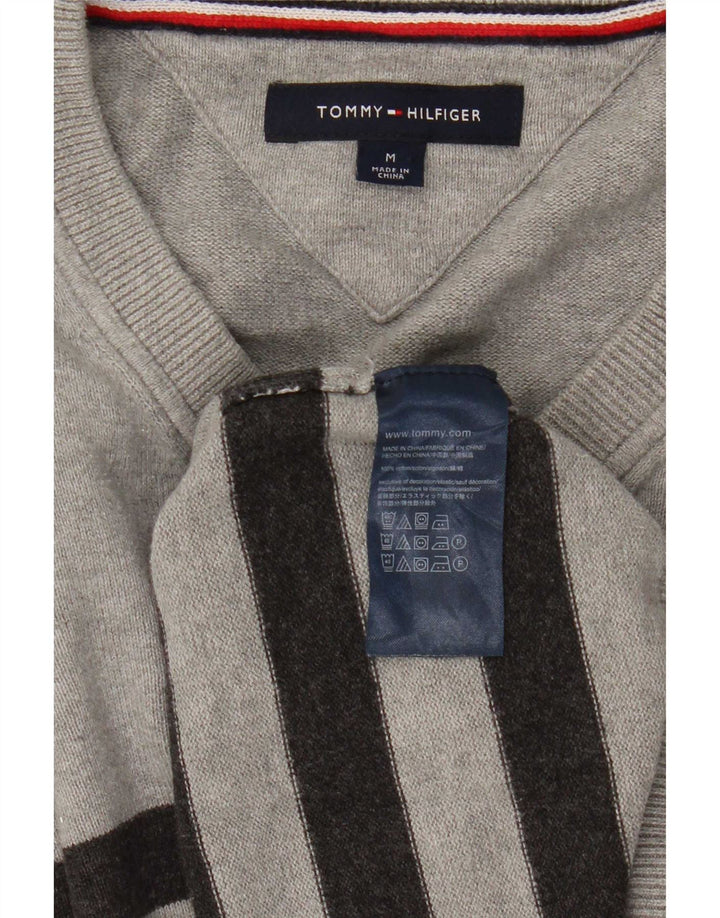 Tommy Hilfiger Suéter masculino com gola V e algodão listrado cinza médio