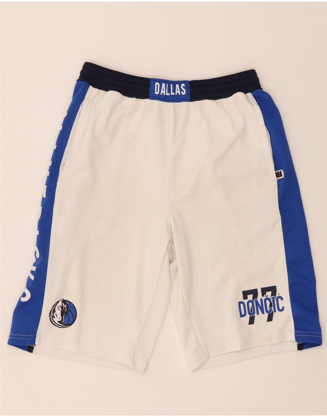 Shorts esportivos NBA Boys Dallas Mavericks 14-15 anos grandes blocos coloridos brancos