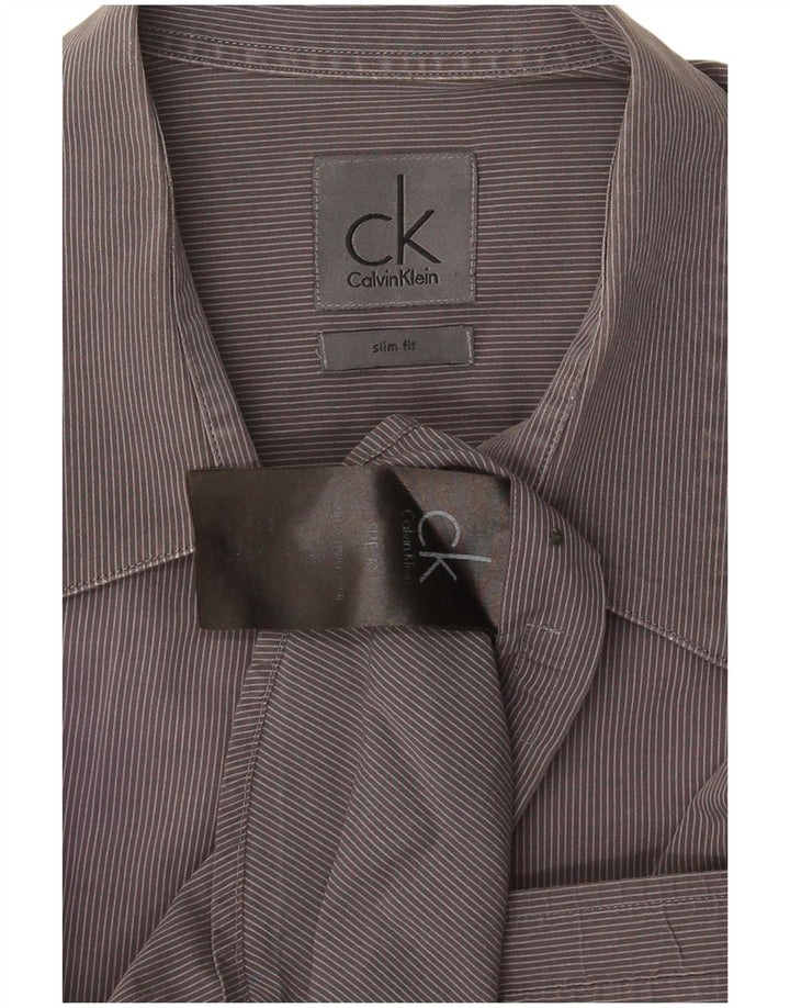 Camisa masculina Calvin Klein Slim Fit listrada cinza médio