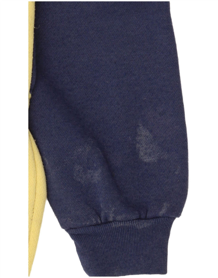 Suéter masculino DASH com gola e botão gráfico em bloco colorido amarelo médio