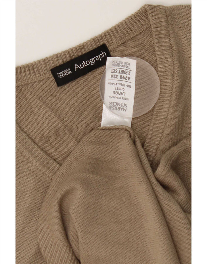 Regata masculina Marks & Spencer com colete grande acrílico bege