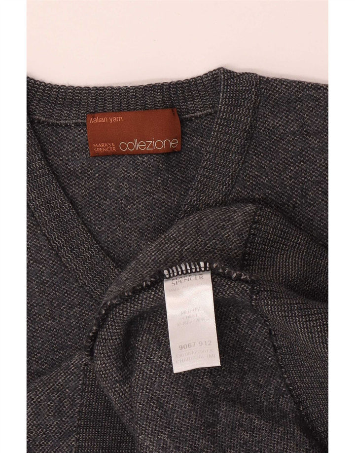 Suéter masculino Marks & Spencer com decote em V cinza médio acrílico