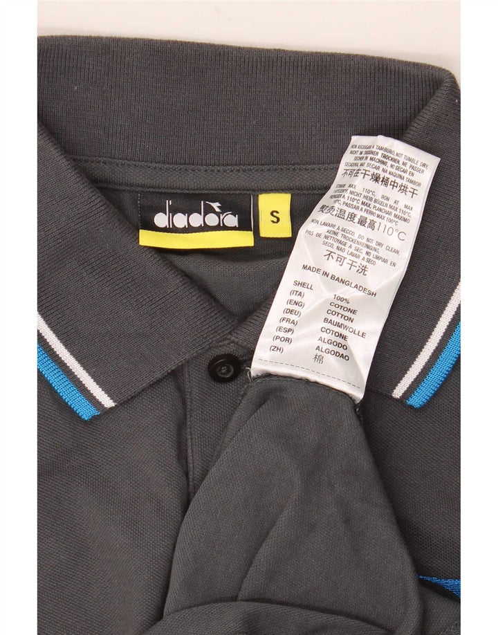 Camisa polo masculina Diadora pequena cinza listrada de algodão