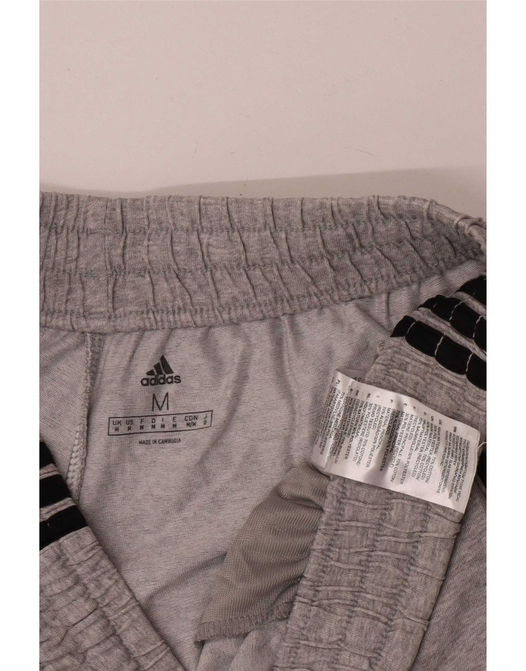 Shorts esportivos masculinos Adidas algodão cinza médio