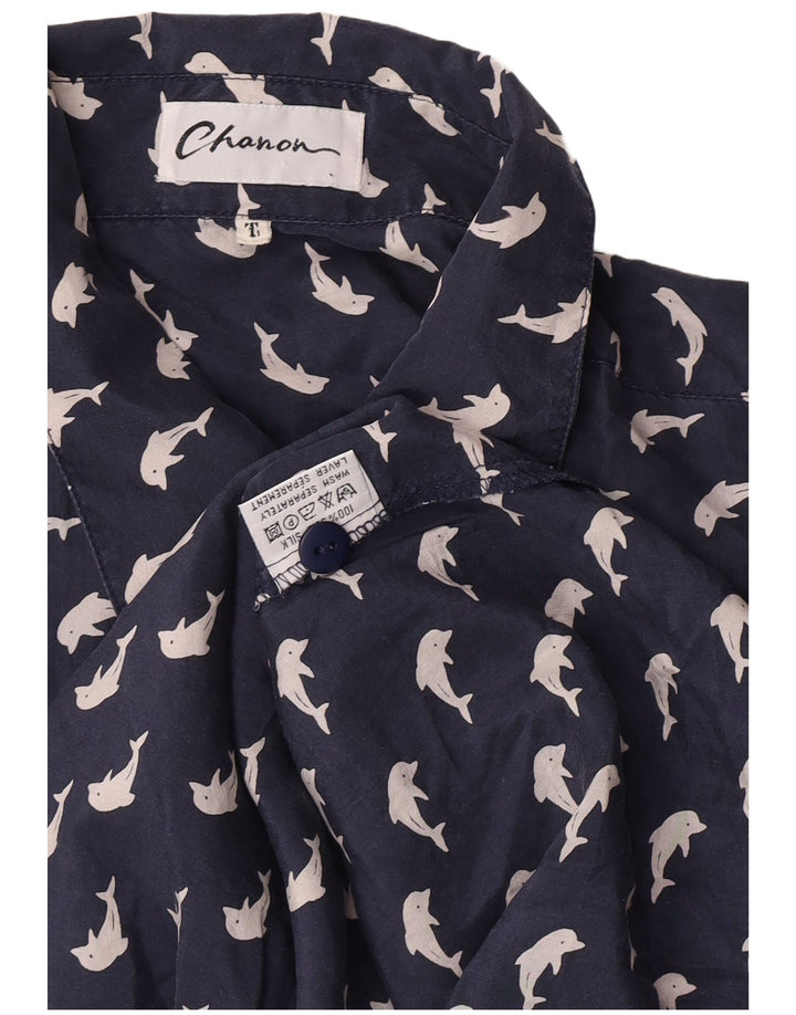 Chanon Camisa feminina gráfica de manga curta grande seda azul marinho