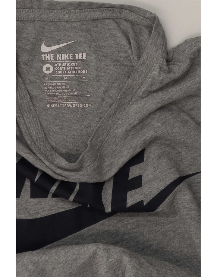 Camiseta Nike masculina Athletic Cut Graphic Top cinza médio manchado