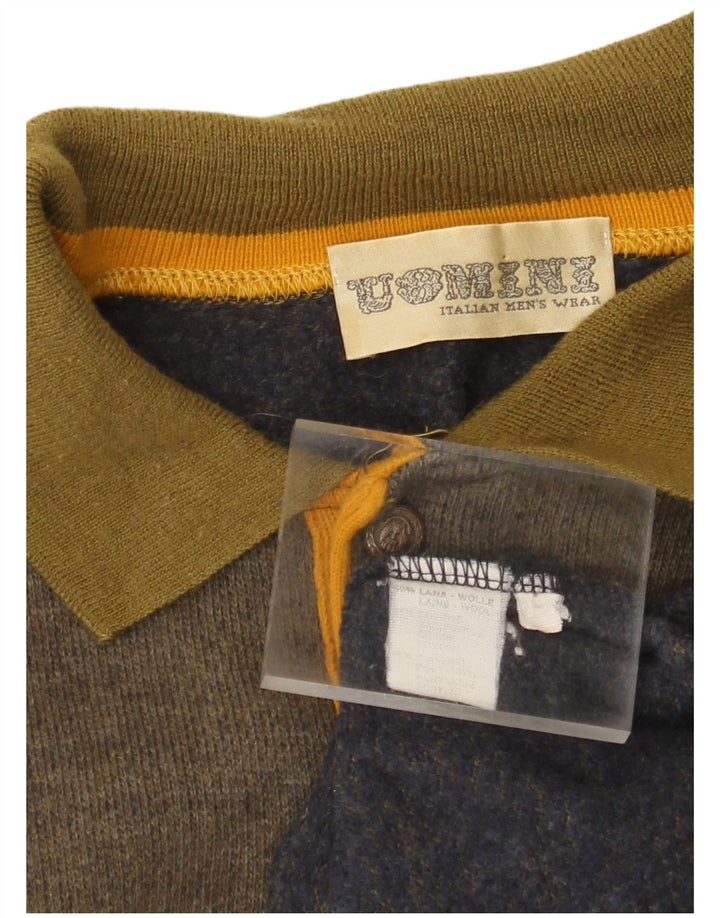 Suéter vintage masculino com gola polo e lã listrada cáqui grande