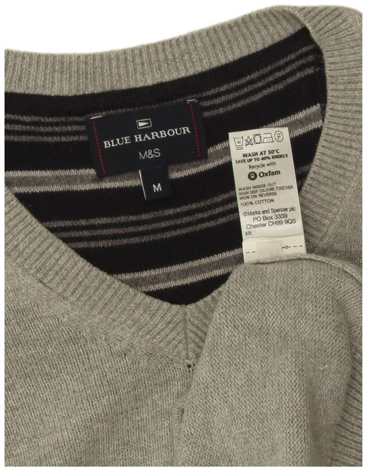 Suéter masculino Marks & Spencer Blue Harbor com decote em V cinza médio manchado