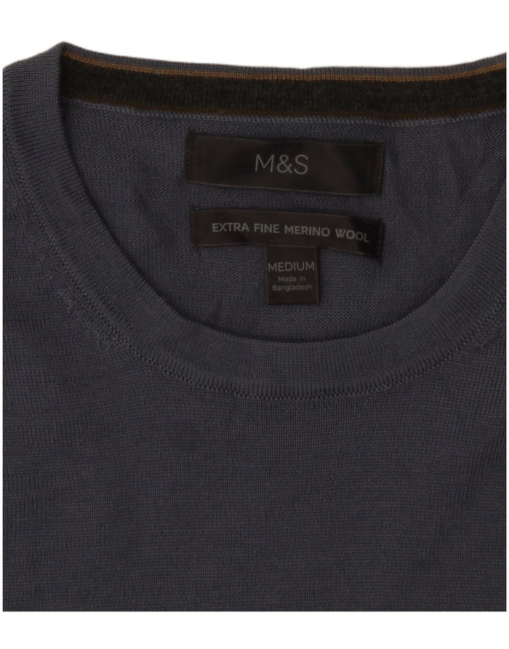 Suéter masculino Marks & Spencer com gola redonda de lã azul médio