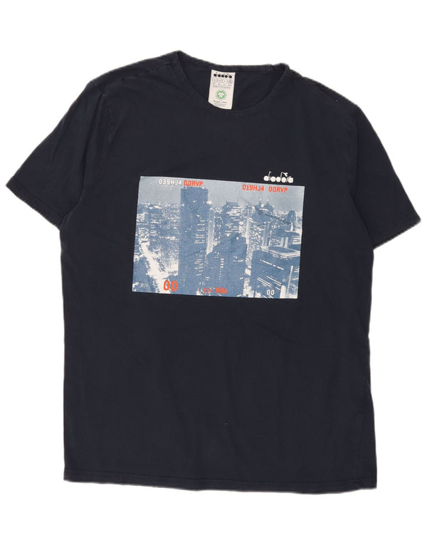 Camiseta gráfica masculina Diadora Top XL algodão azul marinho