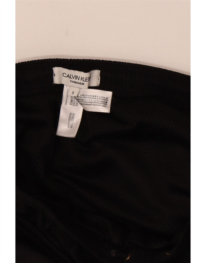 Shorts de natação masculino Calvin Klein gráfico pequeno bloco colorido preto