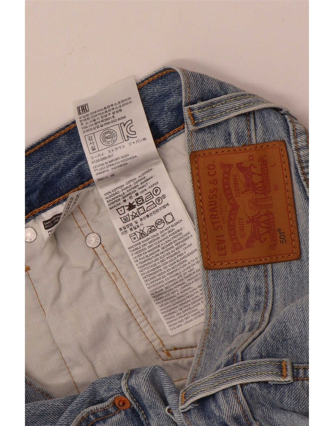 Shorts jeans feminino Levi's 501 desgastado W31 algodão azul médio