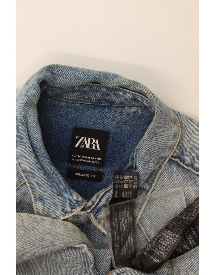 Camisa jeans masculina Zara com ajuste relaxado e desgastado de algodão azul médio