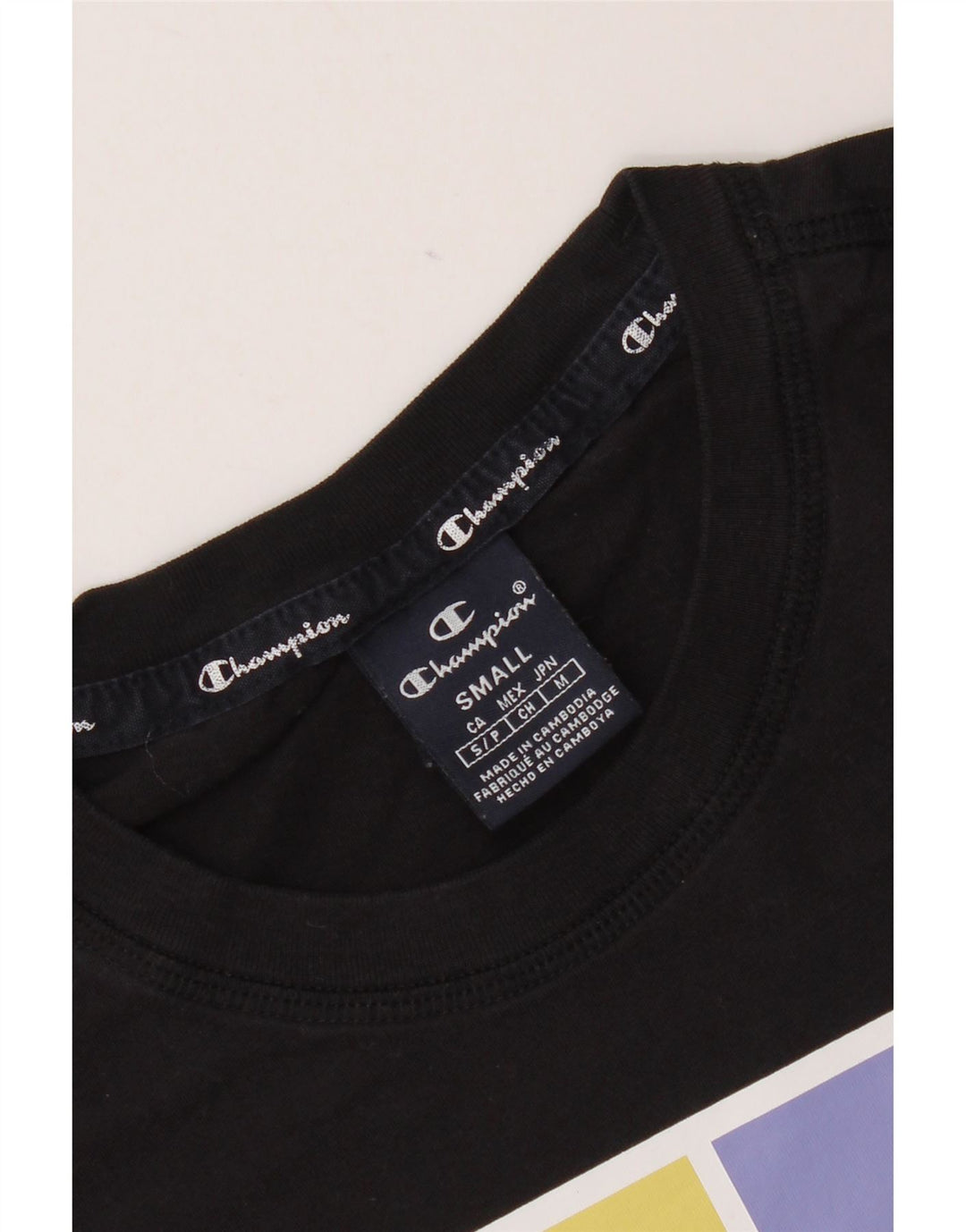 Camiseta masculina gráfica Champion pequena preta