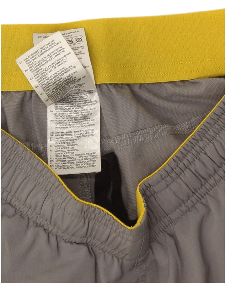 Shorts esportivos masculinos Adidas pequeno cinza colorblock poliéster