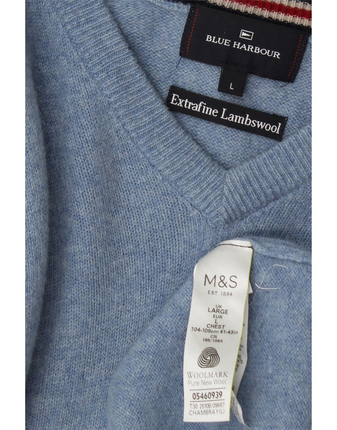 Suéter masculino Marks & Spencer Blue Harbor com decote em V grande manchado azul
