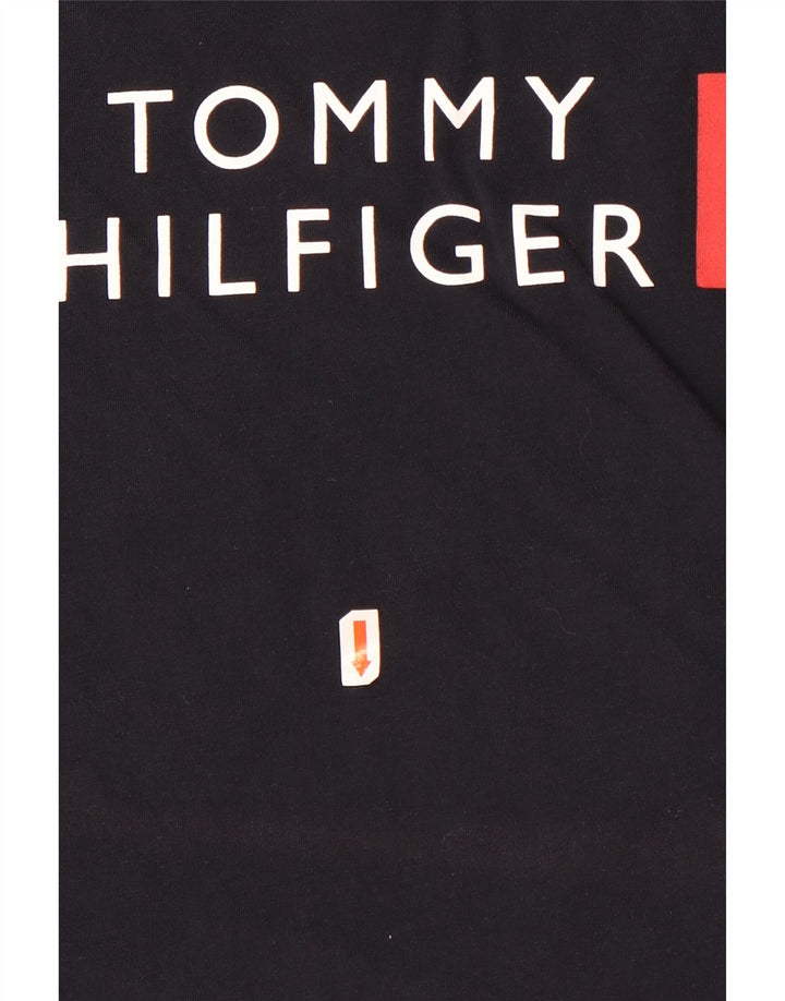 Camiseta masculina Tommy Hilfiger com estampa gráfica pequena de algodão preto