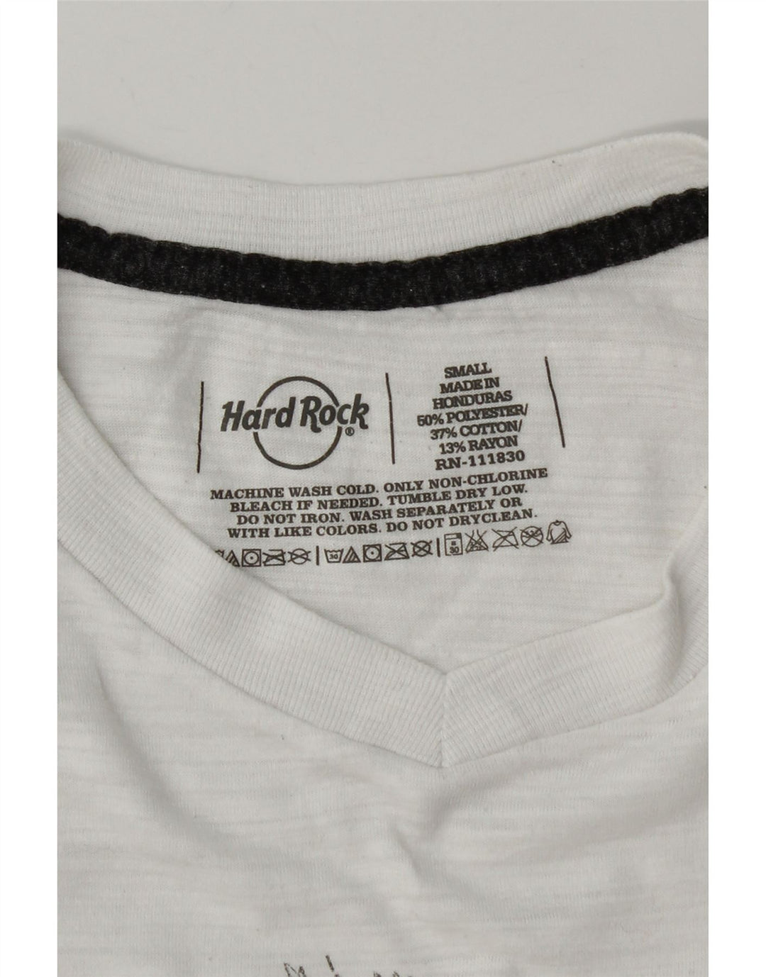Camiseta masculina Hard Rock Cafe Barcelona com estampa gráfica pequena de poliéster branco