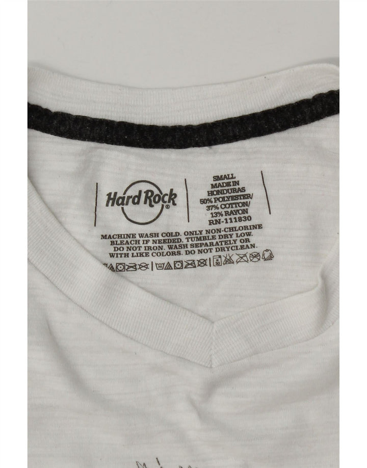 Camiseta masculina Hard Rock Cafe Barcelona com estampa gráfica pequena de poliéster branco