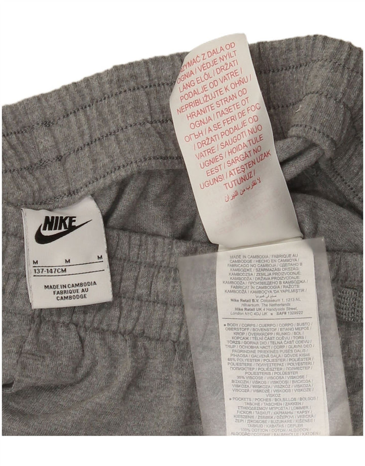Shorts esportivos Nike Boys 10-11 anos cinza médio poliéster