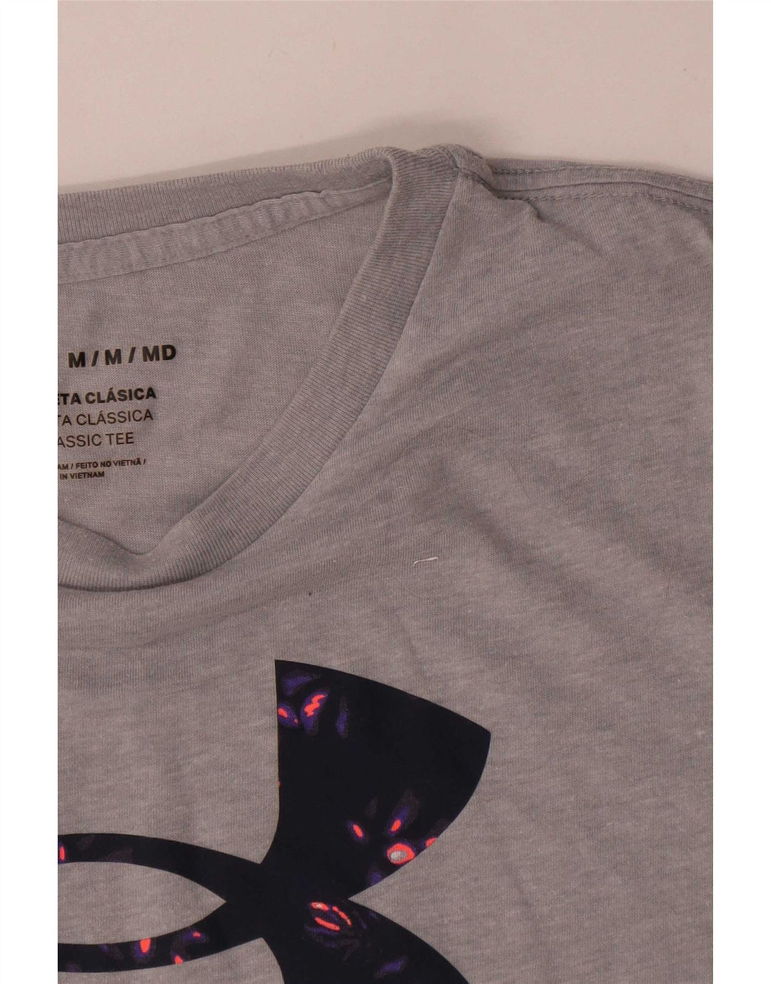 Camiseta gráfica feminina Under Armour UK 14 cinza médio