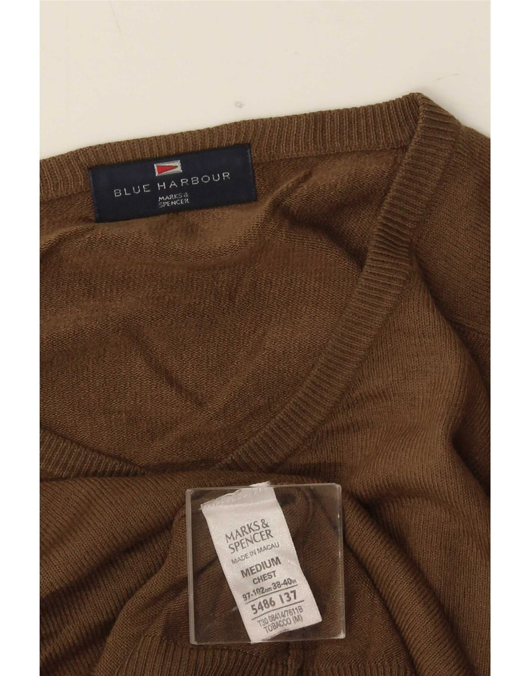 Suéter masculino Marks & Spencer Blue Harbor com decote em V médio bege