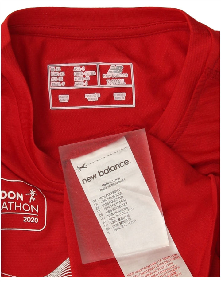 Camiseta gráfica masculina New Balance XS poliéster vermelho