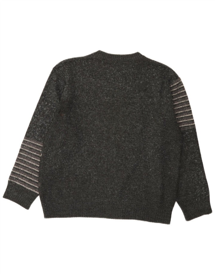 Suéter vintage masculino com gola redonda e acrílico geométrico cinza médio