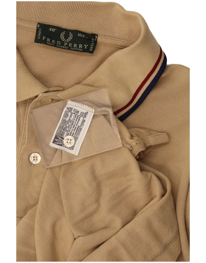 Camisa polo masculina Fred Perry pequena algodão bege