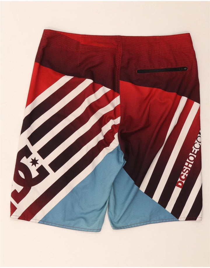 Shorts de natação DC masculino gráfico médio vermelho colorblock