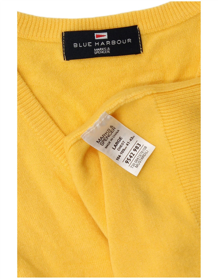 Suéter masculino Marks & Spencer Blue Harbor com decote em V grande amarelo