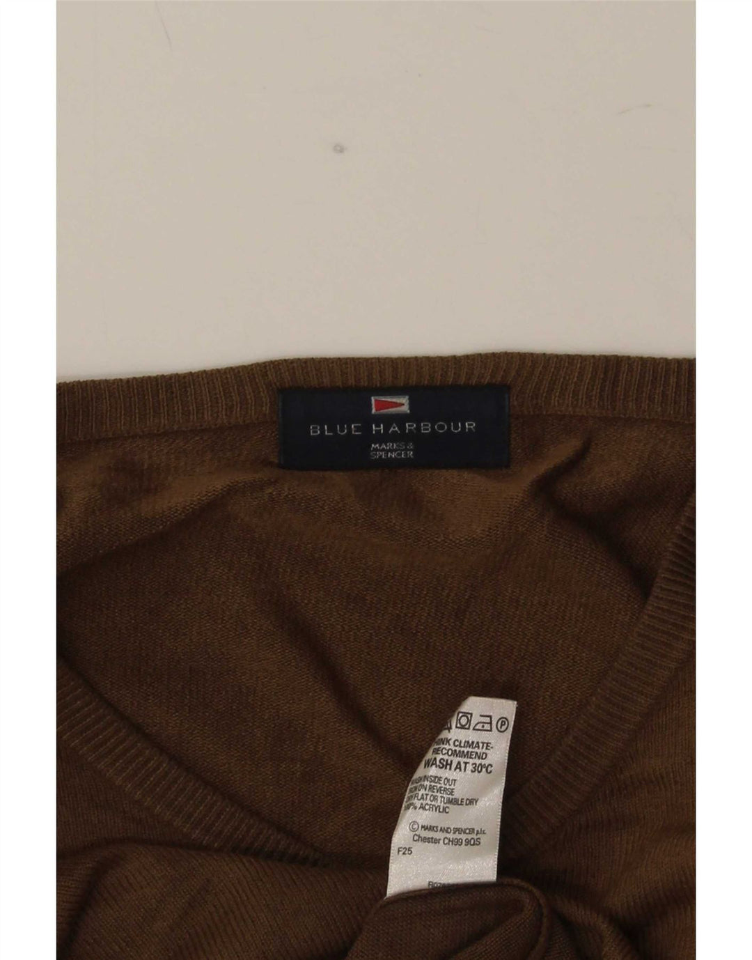 Suéter masculino Marks & Spencer Blue Harbor com decote em V médio bege