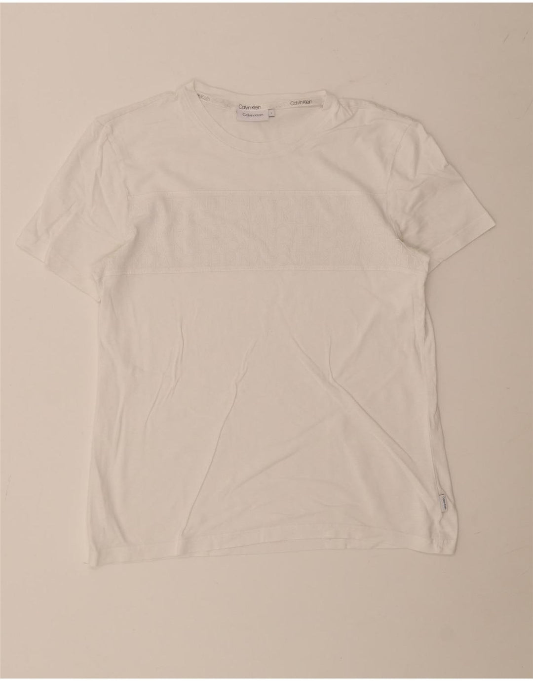 Camiseta masculina Calvin Klein com estampa gráfica grande branca