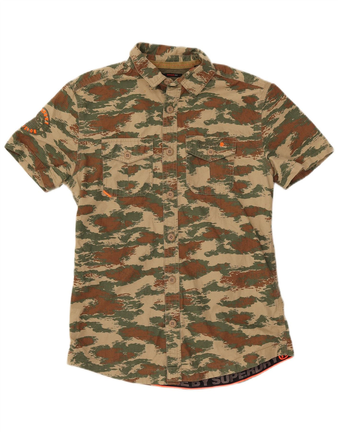 Camisa masculina SUPERDRY de manga curta com ajuste regular e algodão camuflado pequeno cáqui