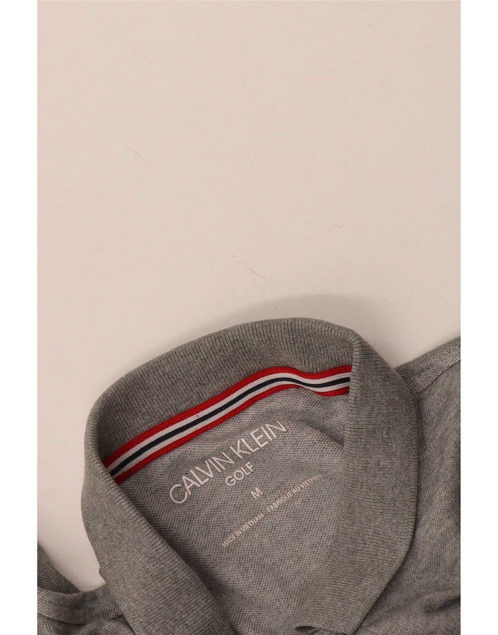 Camisa polo masculina de golfe Calvin Klein cinza médio manchado