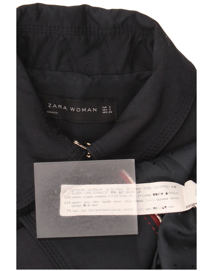 Trench Coat feminino Zara com peito duplo Reino Unido 10 pequeno poliéster azul marinho