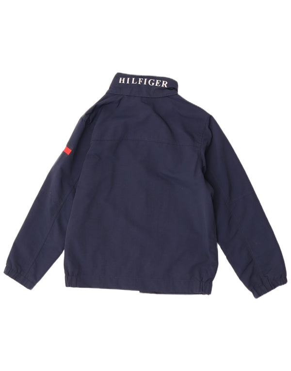 Jaqueta de chuva com capuz gráfico Tommy Hilfiger Boys 12-13 anos grande azul marinho