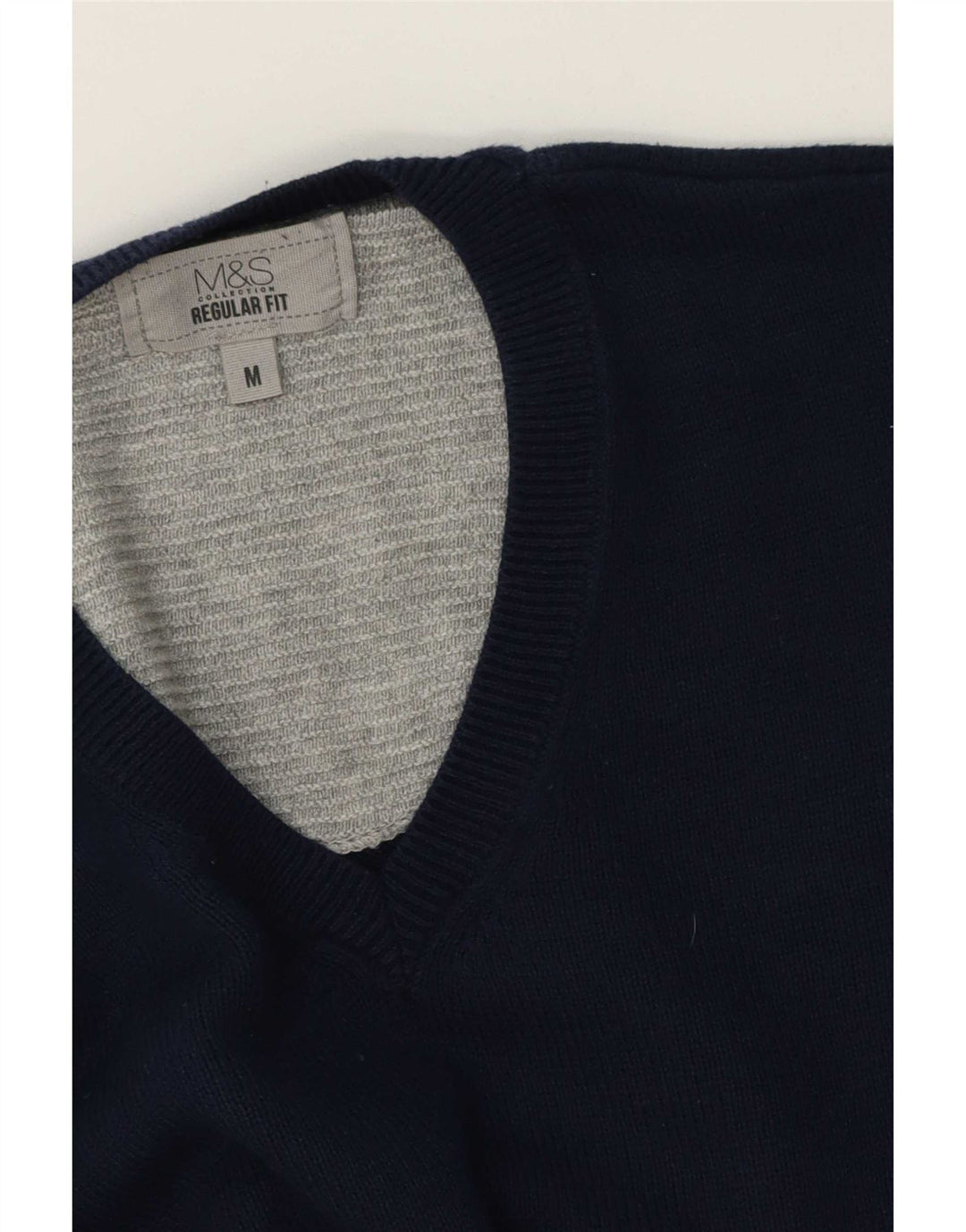 Suéter masculino Marks & Spencer regular fit com decote em V azul marinho médio