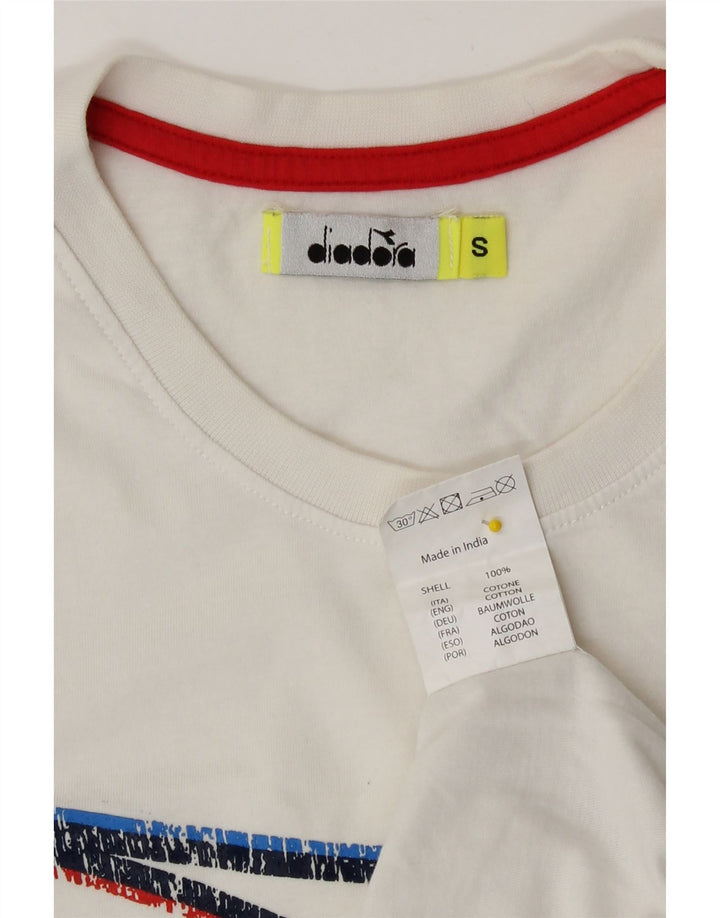 Camiseta gráfica masculina Diadora Top pequeno algodão branco