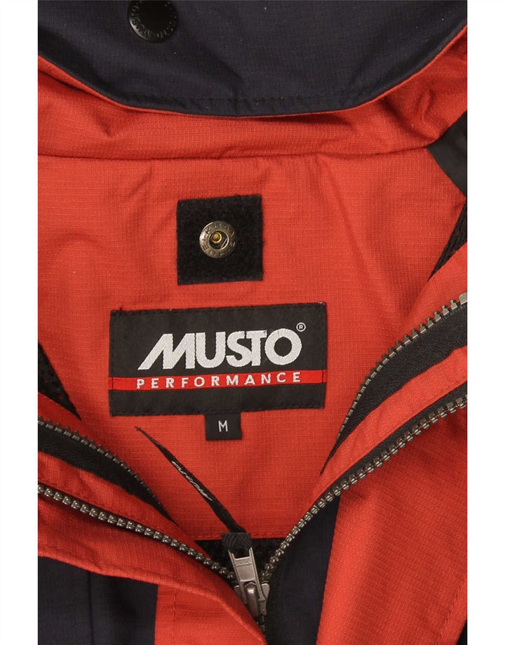 Jaqueta de chuva com capuz Musto Performance masculina Reino Unido 38 Nylon azul marinho médio