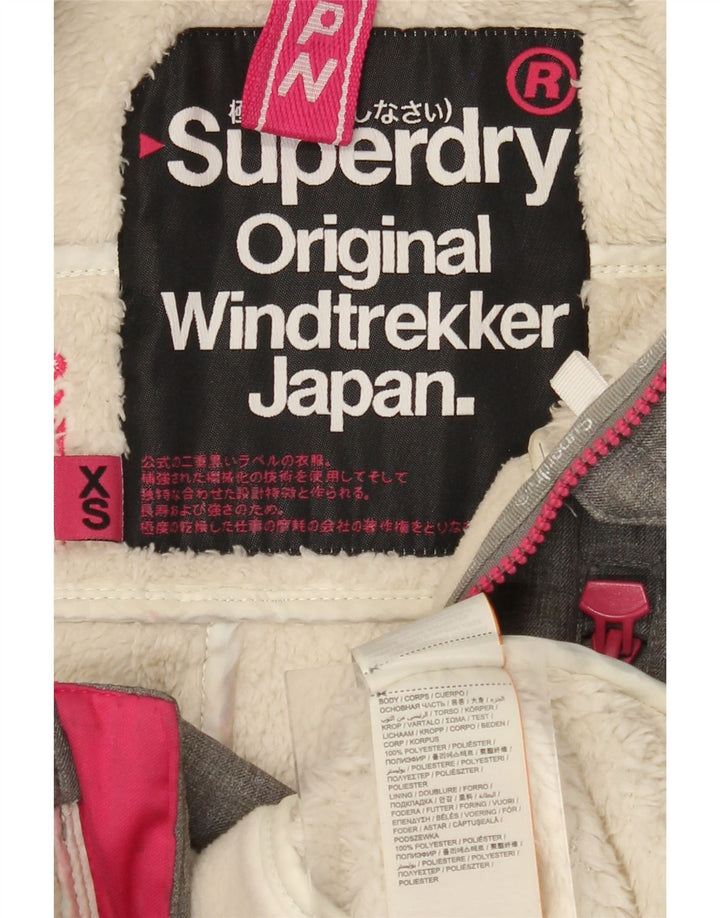 Jaqueta corta-vento feminina SUPERDRY The Windtrekker Graphic UK 6 XS cinza