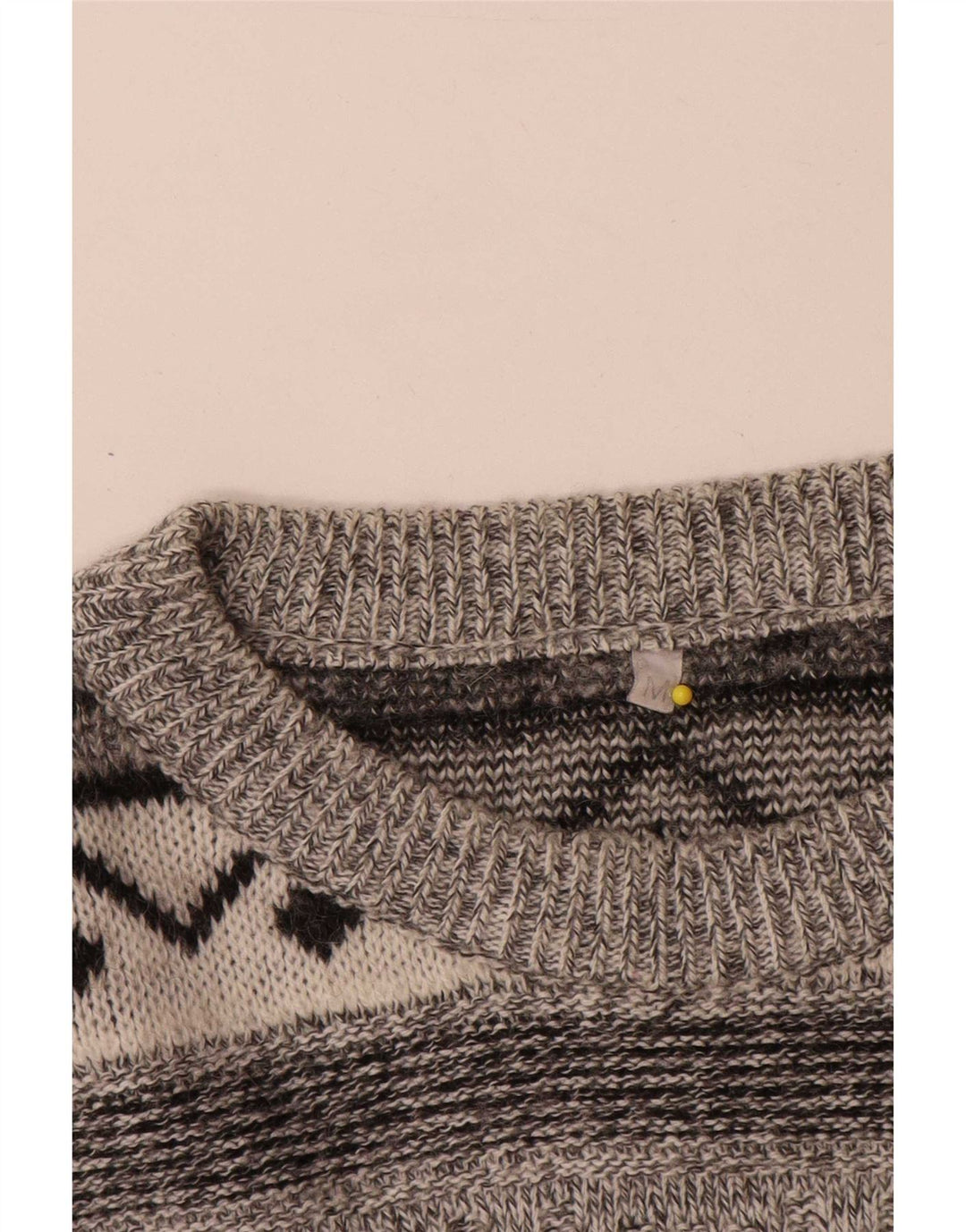 Suéter vintage masculino com gola redonda e lã geométrica cinza médio