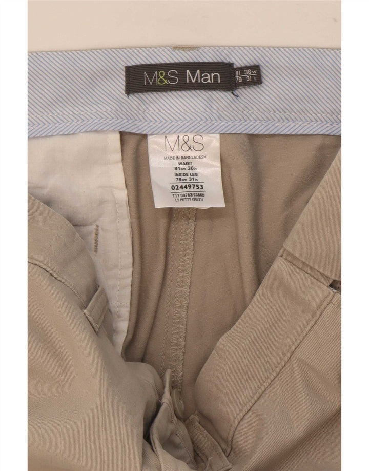 Calça chino reta masculina Marks & Spencer W36 L31 poliéster bege
