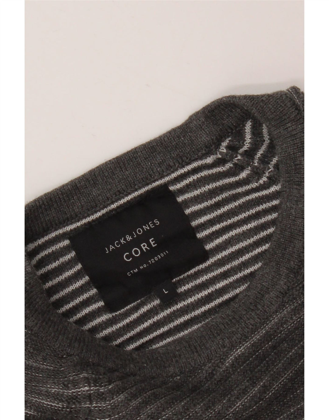Suéter masculino JACK & JONES com gola redonda e risca de giz cinza grande