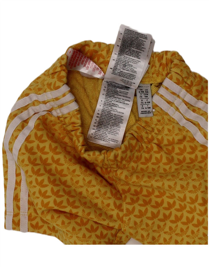 Shorts esportivos gráficos ADIDAS para meninos de 6 a 9 meses, algodão manchado amarelo