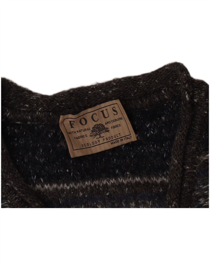 Suéter masculino vintage com decote em V listrado cinza médio