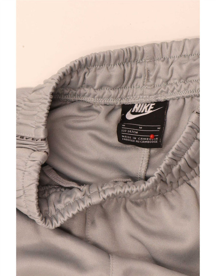 Shorts esportivos Nike Boys 10-11 anos cinza médio esportivo