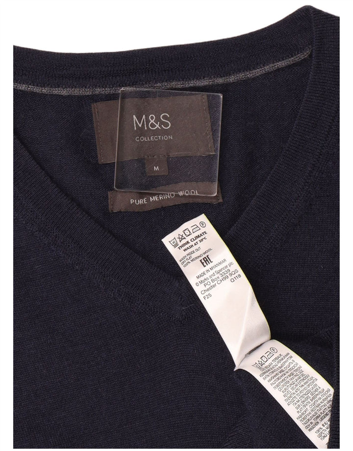 Suéter masculino Marks & Spencer com decote em V, lã Merino azul marinho médio