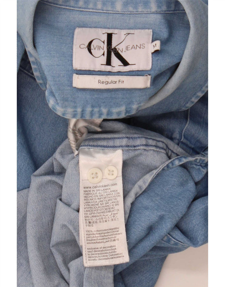 Camisa jeans masculina Calvin Klein Jeans de ajuste regular de algodão azul médio