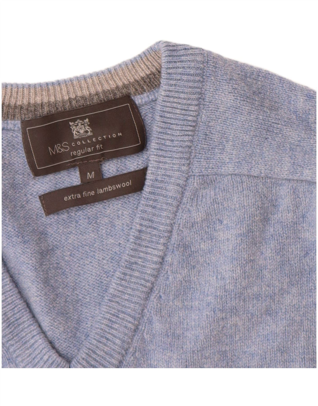 Suéter masculino Marks & Spencer com ajuste regular e decote em V azul médio
